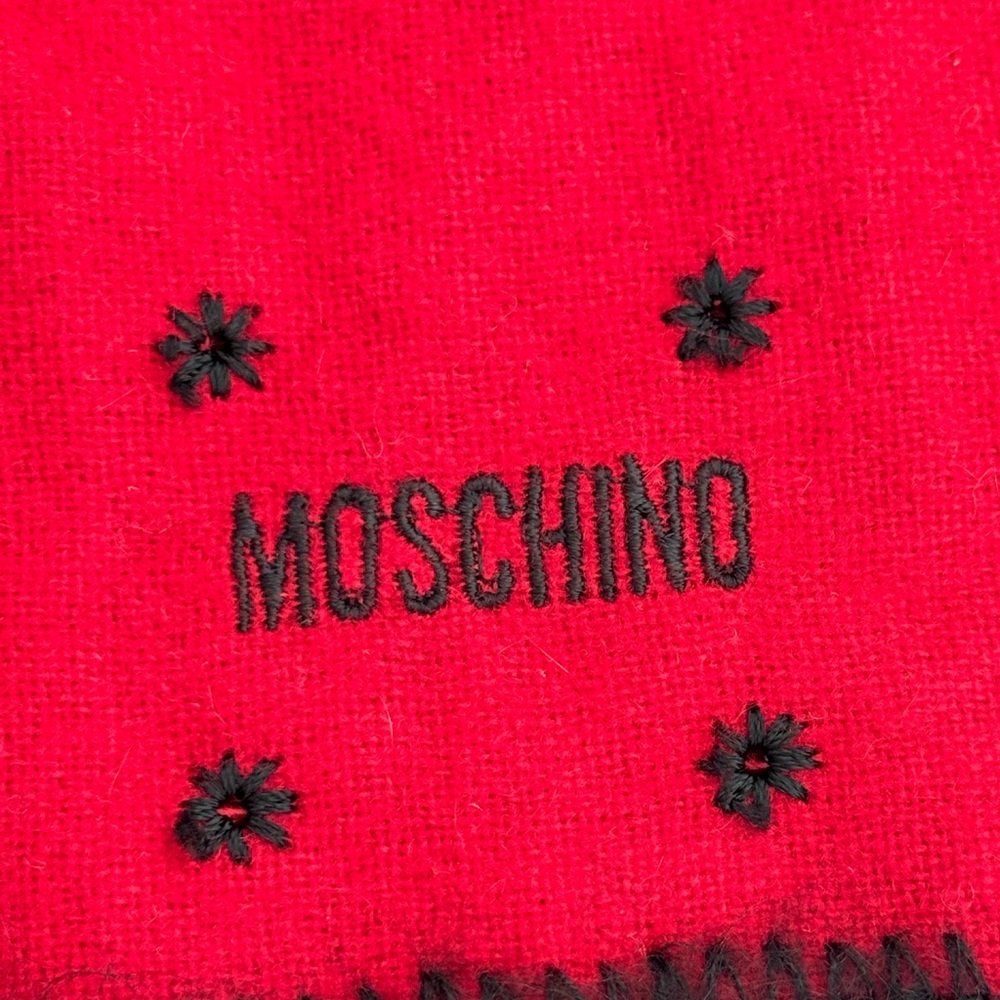 🌹Moschino Wool🧣Scarf/Shawl🌹🌹🌹Perfect for Valentine’s Day🌹🌹